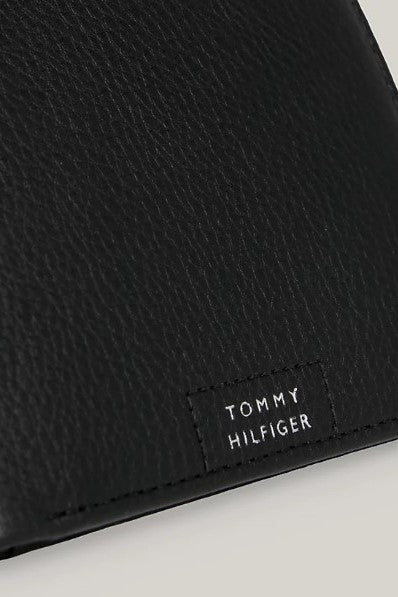 Tommy_Hilfiger_Sports_Premium_Leather_Wallet_Black.2