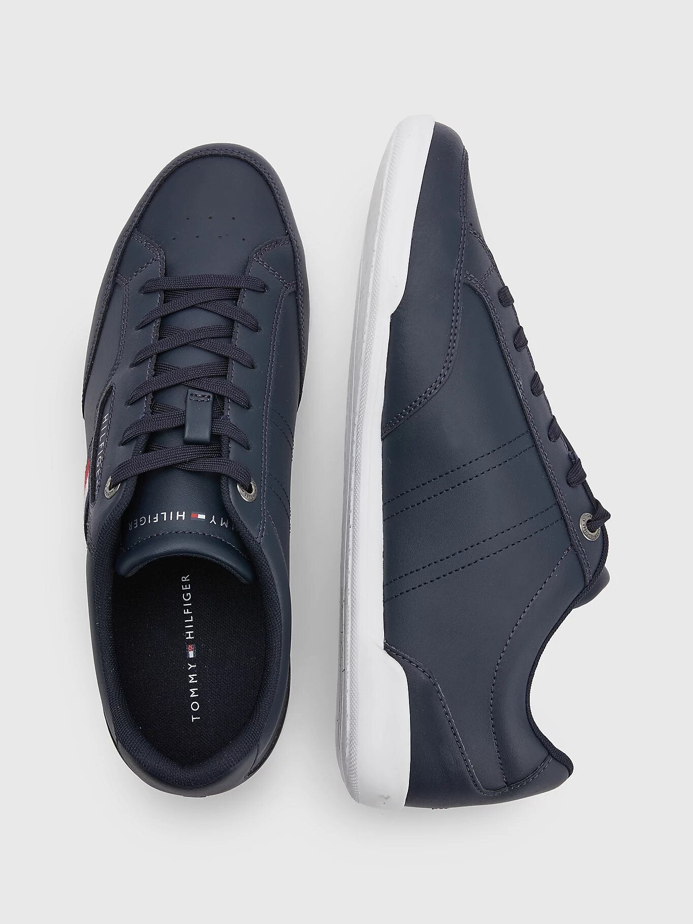 tommy_hilfiger_classic_signature_trainer_FM0FM04277_DW5-4